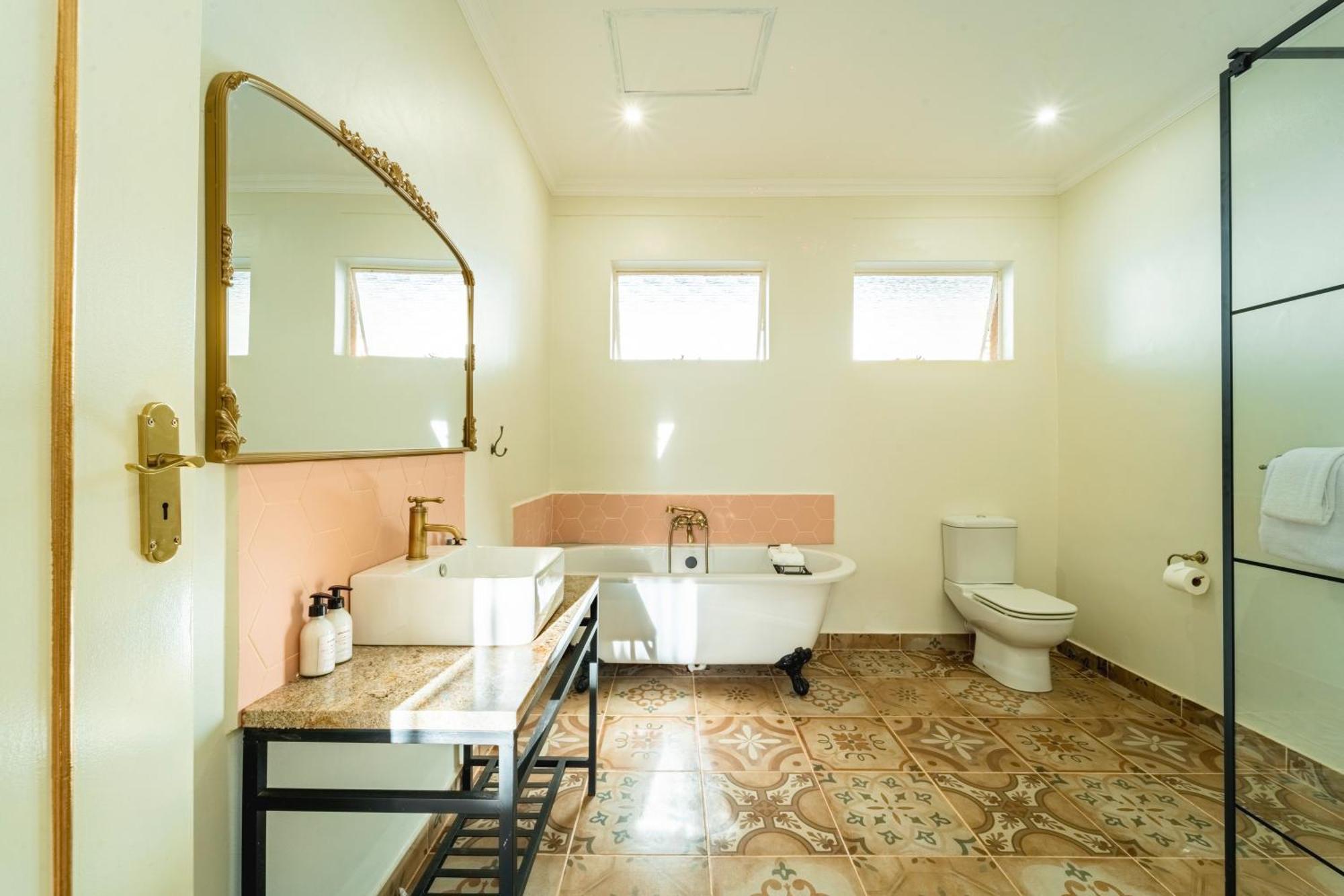 The Victorian Manor Bed & Breakfast Victoria Falls Dış mekan fotoğraf